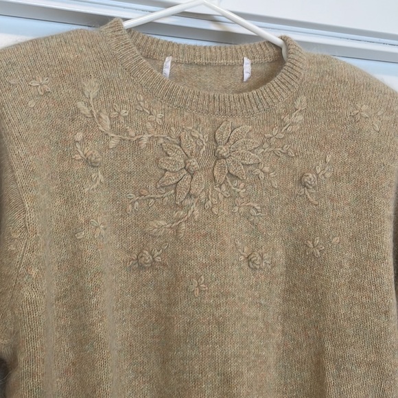 Vintage Embroidered Flower Sweater - Picture 2 of 6